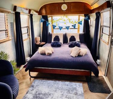 Mabe House | WildView Cosy Glamping with Outdoor Bath and stunning scenery