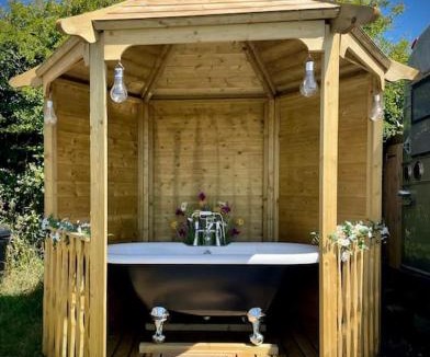 Mabe House | WildView Cosy Glamping with Outdoor Bath and stunning scenery