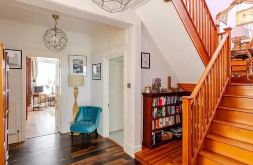 Bexhill-on-Sea House | William Morris, Spacious ground floor lux double bedroom