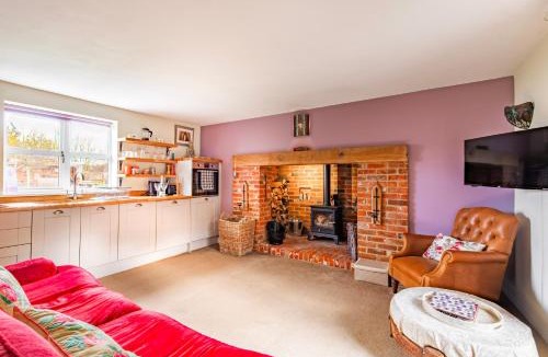 Hickling House | Willow Cottage by Leap Escapes