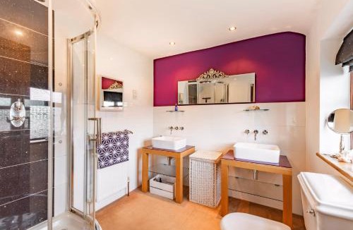 Hickling House | Willow Cottage by Leap Escapes