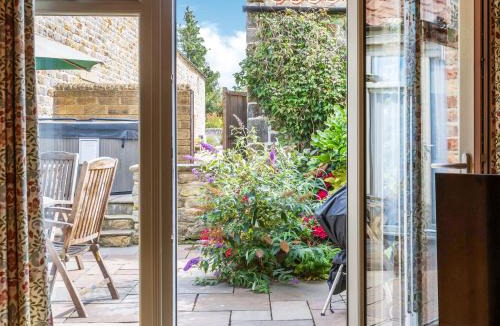 Scarborough House | Willow Cottage