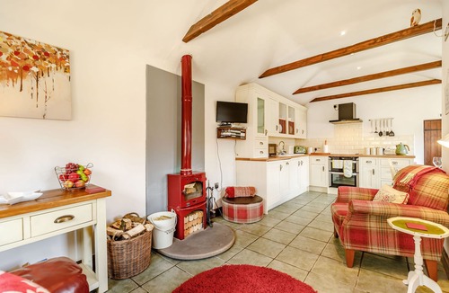 Ulrome Cottage | WILLOW COTTAGE, romantic, with hot tub in Skipsea