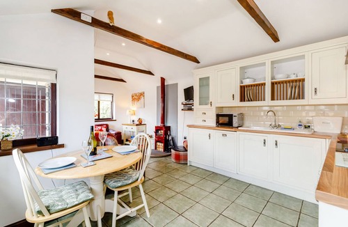 Ulrome Cottage | WILLOW COTTAGE, romantic, with hot tub in Skipsea