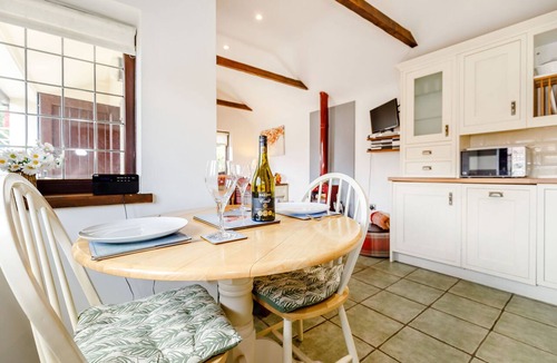 Ulrome Cottage | WILLOW COTTAGE, romantic, with hot tub in Skipsea