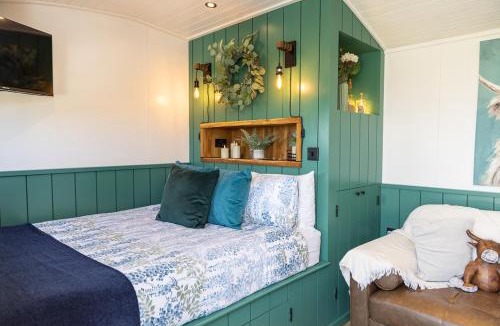Saundersfoot Ski Chalet | Willows Rest - 1 Bed Shepherds Hut - Pentlepoir