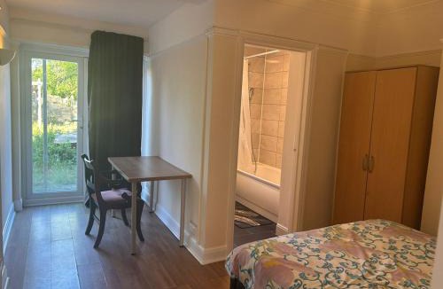 Shirley Bed & Breakfast | Wilton Gardens