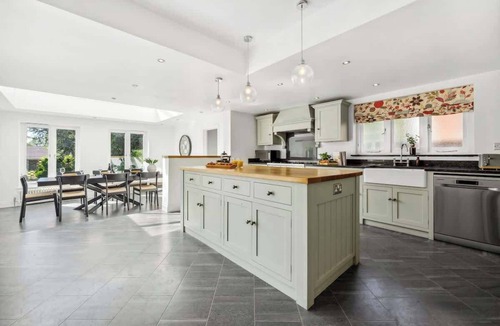 Olton House | Windsor Manor: Luxury 5-bed Retreat in Solihull
