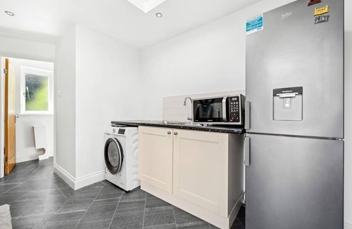 Olton House | Windsor Manor: Luxury 5-bed Retreat in Solihull
