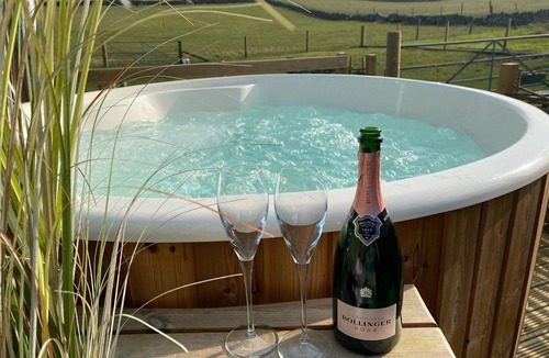 Newton Grange House | WINNOW STABLES - sleeps 4 guests - two en-suite bedrooms