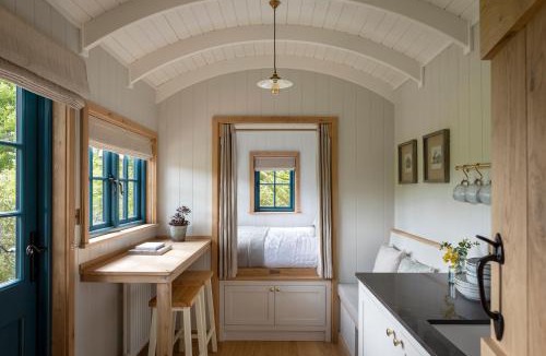 Baslow House | Woodlands Shepherds Hut Chatsworth Estate