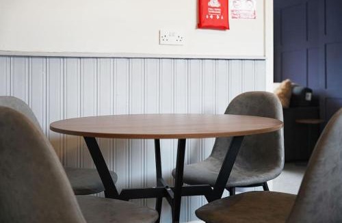 Fishburn House | Work Friendly 3 Bed House with Sofa Beds that Sleeps 7