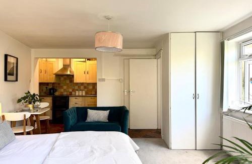 Worthing Apartment | Worthing - Garden Pad Studio with FREE on street PARKING