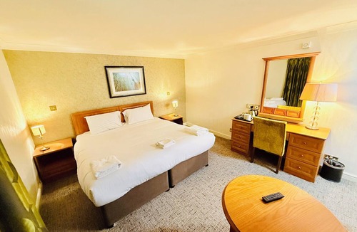Rossett Hotel | Wrexham Llyndir Hotel by Belvilla