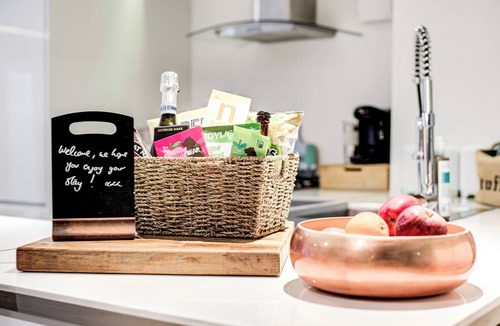 Wanstead Apartment | Writer’s Corner | Luxury 1-Bed with Private Terrace & Parking