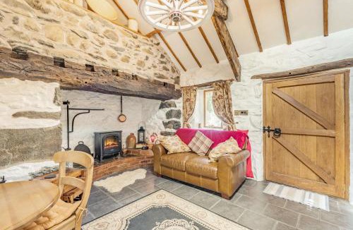 Llanbedr House | Y Becws