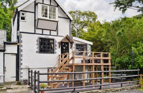 Llanycil House | Y Bwthyn