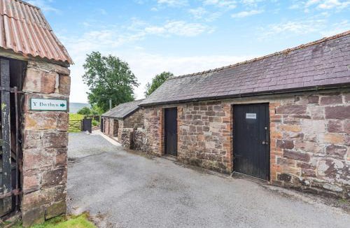 Llangadog House | Y Bwthyn-Oxm
