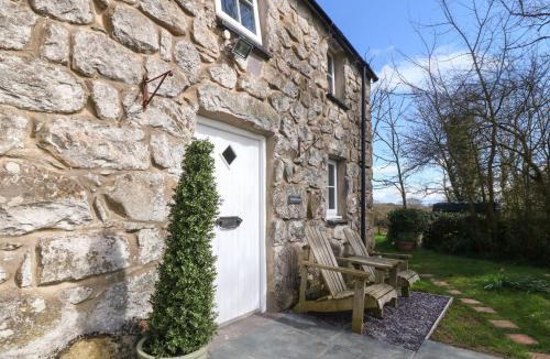 Rhyd-y-clafdy House | Y Bwthyn Ty Du