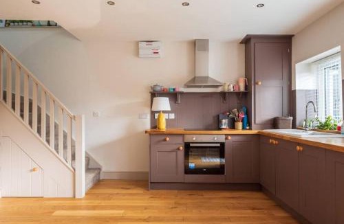 Pentrefelin House | Y Cwtsh