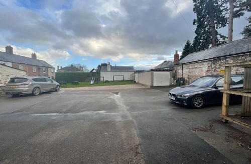 Denbigh House | Y Stabl 94a