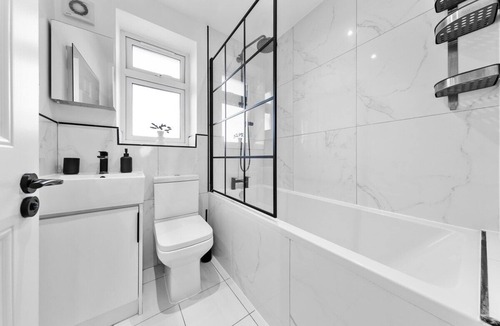 Luton House | Your Perfect Luton Escape+Sleeps 8+Stylish Living