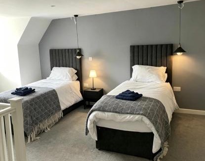 Bedford House | Your Versatile Luxury - Space for All- Sleeps 10