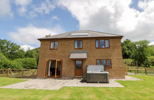 Rhayader House | Yr Onnen