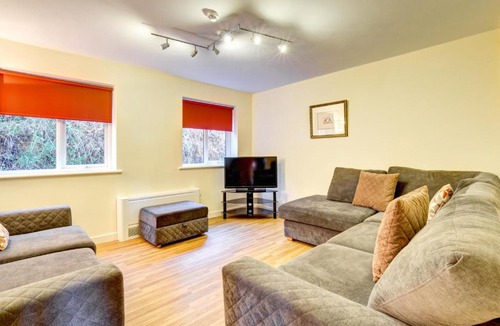 Nantgarw House | Ysgubor y Coed