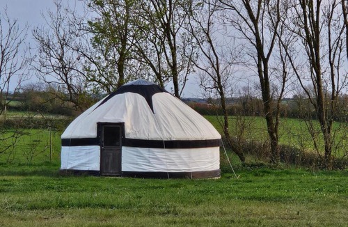 St. Tudy House | Yurt Sleeps 2 - Bbq & Fire Pit - Dogs Welcome