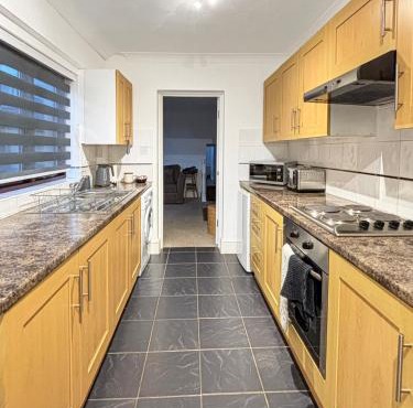 1 Bed Central Grantham - Sleeps 4 - Garden - Amaya Two - Free Gym Access