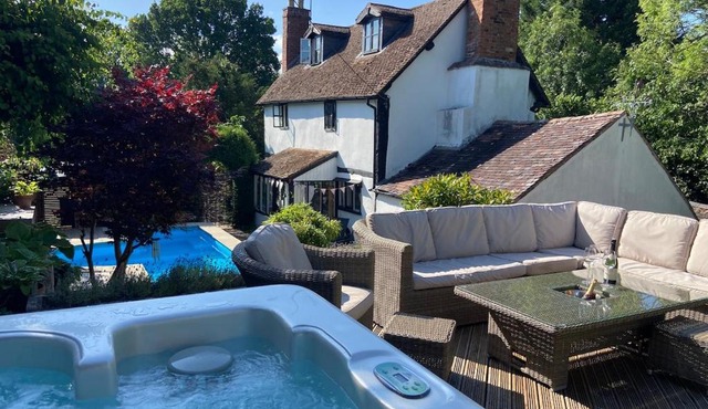 16th Century cottage with heated pool & hot tub