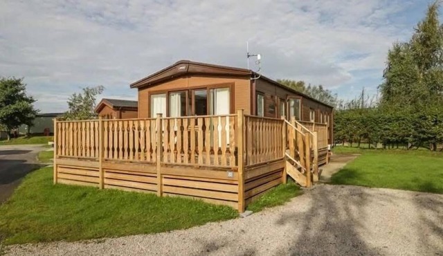2-Bed Cabin - Sleeps 5 - Parking - Pet Friendly