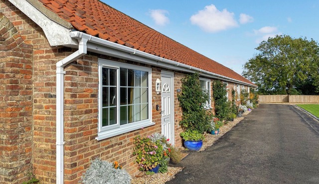 2 bedroom accommodation in Burgh Le Marsh