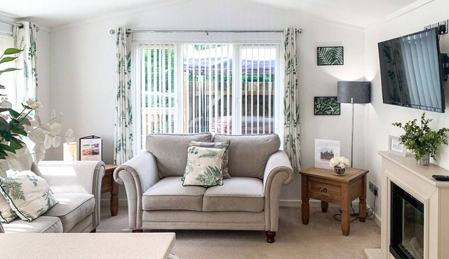 2 bedroom accommodation in Little Weighton, Nr Beverley