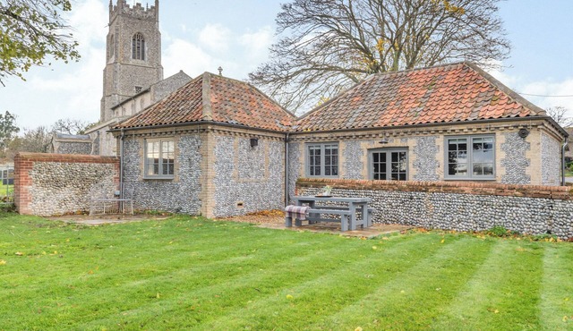 2 bedroom accommodation in Northrepps