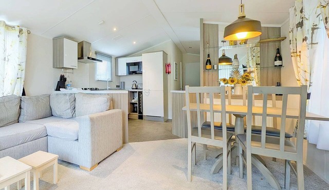 2 bedroom accommodation in Carnforth in Carnforth