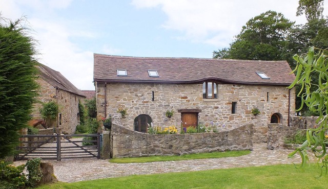 2 bedroom accommodation in Penycae, near Wrexham