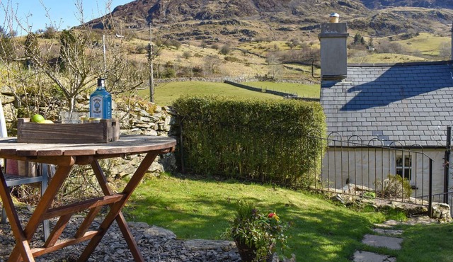 2 bedroom accommodation in Manod, near Blaenau Ffestiniog