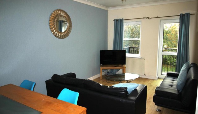 2 Bedrooms & Sofa Bed - Balcony - Parking - Lift Access - Very Quiet Location