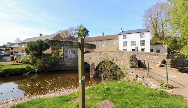 2 Eden Lodge