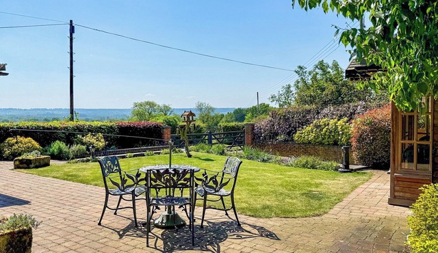 3 bedroom accommodation in Ashbourne