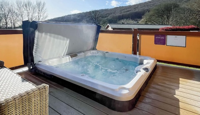 3 bedroom accommodation in Cheddar