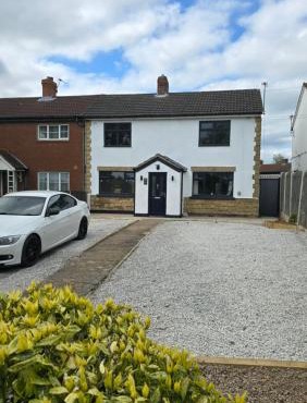 3 Bedroom Home, Doncaster Contractor Stays, Family Stays, Close to M18 with Free Parking
