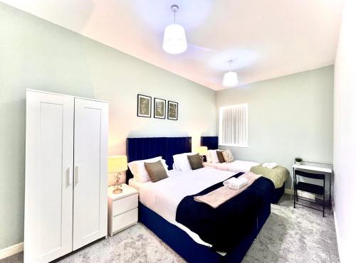 3BR Home, Comfortable Glen Cottage Stay, Free Parking, Sleeps 9, Fast WIFI