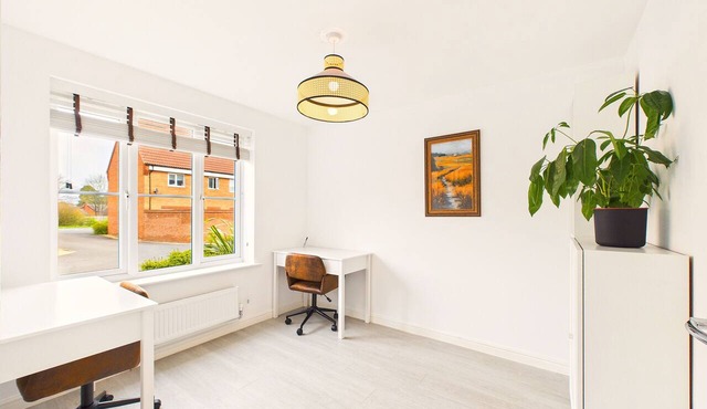 4 Bed Modern Spacious House | Parking x3 | EV Charger