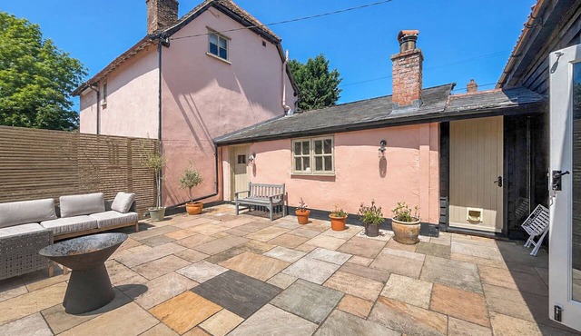4 bedroom accommodation in Chelsworth
