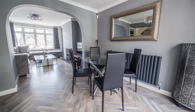 5 Bed Gem plus Private Garden Studio