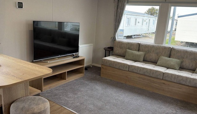 8 berth caravan for hire at Seawick Holiday Park by the beach ref 27431SW