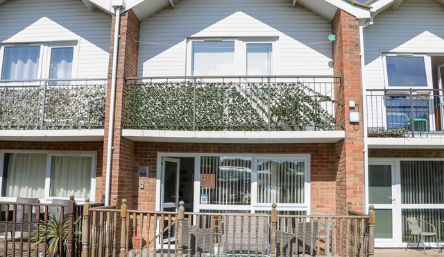 98 Waterside Park